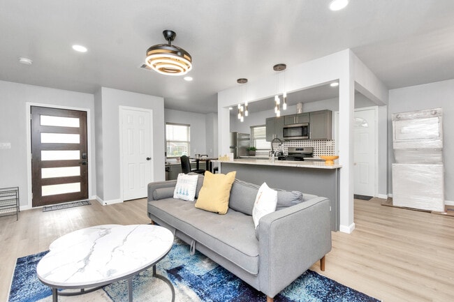 5107 Cortelyou Ln in Houston, TX - Building Photo - Building Photo