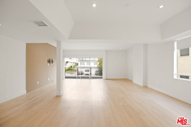 10630 Wilkins Ave in Los Angeles, CA - Building Photo - Building Photo