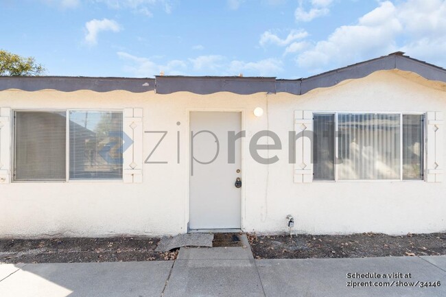 1705 Kenwood St in Sacramento, CA - Building Photo - Building Photo