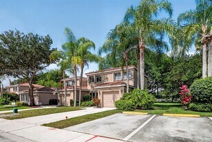 1603 W Harmony Lake Cir in Davie, FL - Building Photo