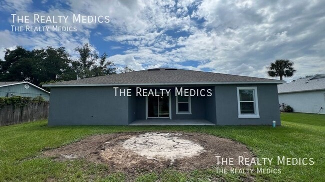 1242 Halber Ave NW in Palm Bay, FL - Building Photo - Building Photo