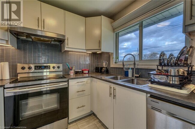 94 Edith Ave in Hamilton, ON - Building Photo - Building Photo