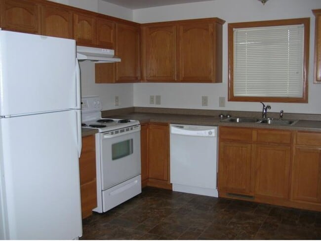 712 W Juneau St, Unit 708 W Juneau in Tomah, WI - Building Photo - Building Photo