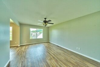 1080 Fairlane Ct in Franklin, IN - Foto de edificio - Building Photo