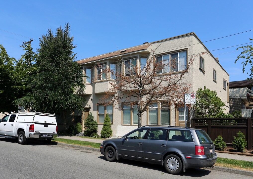 2200 Vine St in Vancouver, BC - Building Photo