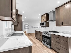 3533 NE 17th Pl in Renton, WA - Foto de edificio - Building Photo