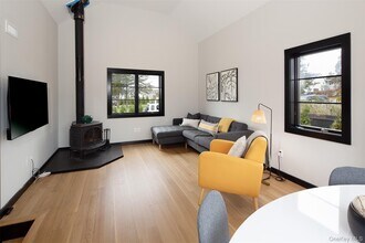 5 Tepee St in Hampton Bays, NY - Building Photo - Building Photo