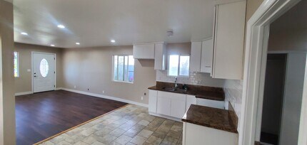 956 E 55th St, Unit 956 in Los Angeles, CA - Building Photo - Building Photo
