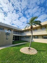 909 SE 46th Ln in Cape Coral, FL - Foto de edificio - Building Photo