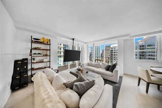 1155 Brickell Bay Dr, Unit 3002 in Miami, FL - Building Photo - Building Photo