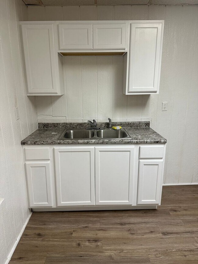 5217 Kenwood Rd-Unit -1 in Cincinnati, OH - Building Photo - Building Photo