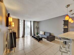 1658 Bay Rd, Unit 303 in Miami Beach, FL - Building Photo - Building Photo