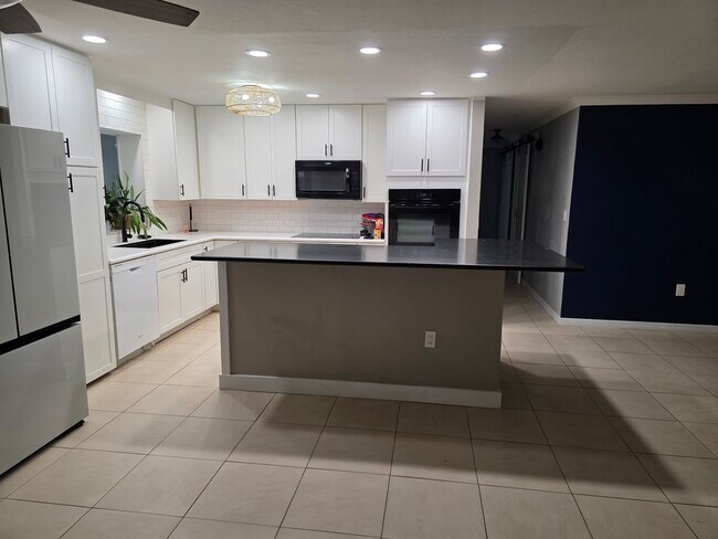 370 Hunt Dr in Merritt Island, FL - Building Photo - Building Photo