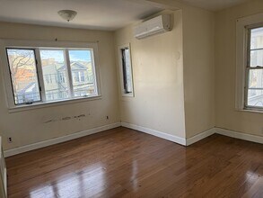 8430 124th St, Unit 2 in Kew Gardens, NY - Building Photo - Building Photo