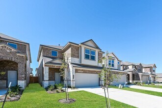 7935 Cypress Country Dr in Cypress, TX - Foto de edificio - Building Photo