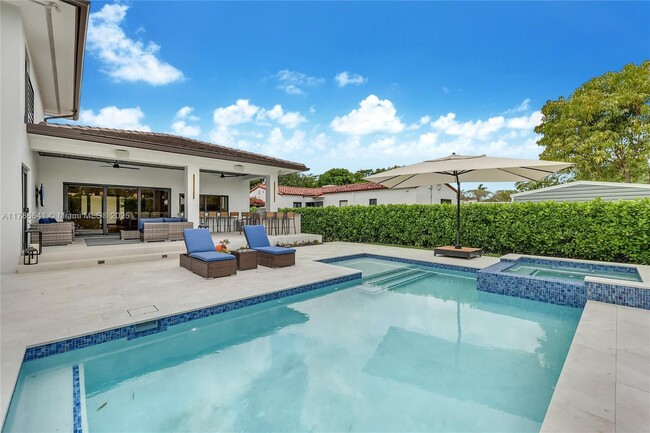 5857 SW 31st St in Miami, FL - Building Photo - Building Photo