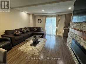 8141-8141 Coventry Rd in Niagara Falls, ON - Building Photo - Building Photo