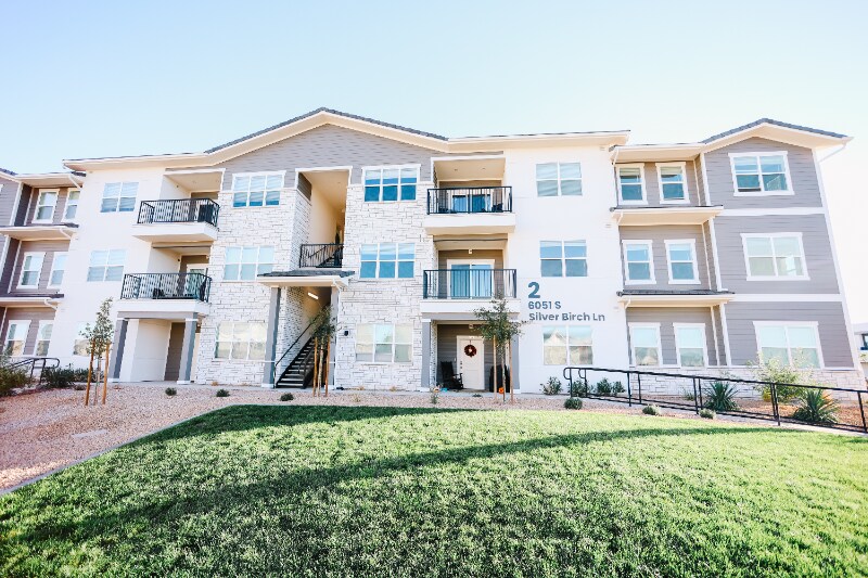 6051 Silver Birch Ln in Saint George, UT - Foto de edificio