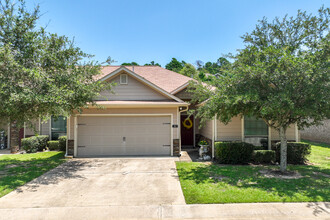 Townhomes at Faulkner Park in Tyler, TX - Building Photo - Building Photo