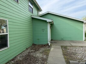 1521 Colorado St in Manhattan, KS - Building Photo