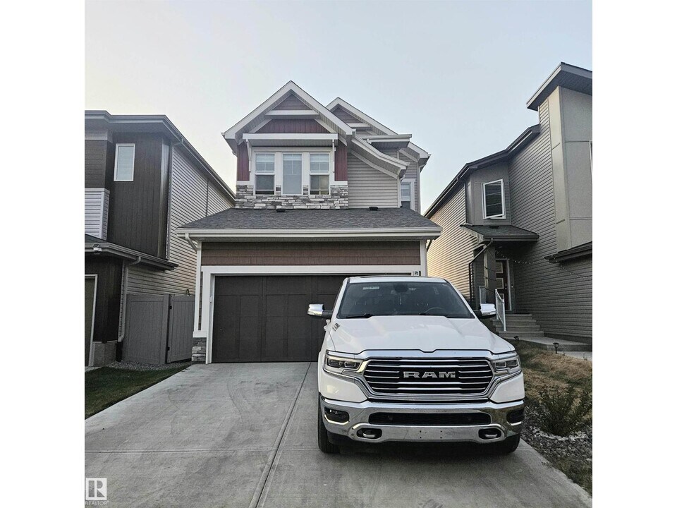 19122-1922A 22A Ave NW in Edmonton, AB - Building Photo