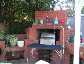 16931 Schoolcraft St in Van Nuys, CA - Foto de edificio - Building Photo