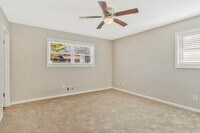 2871 Knollview Dr photo'