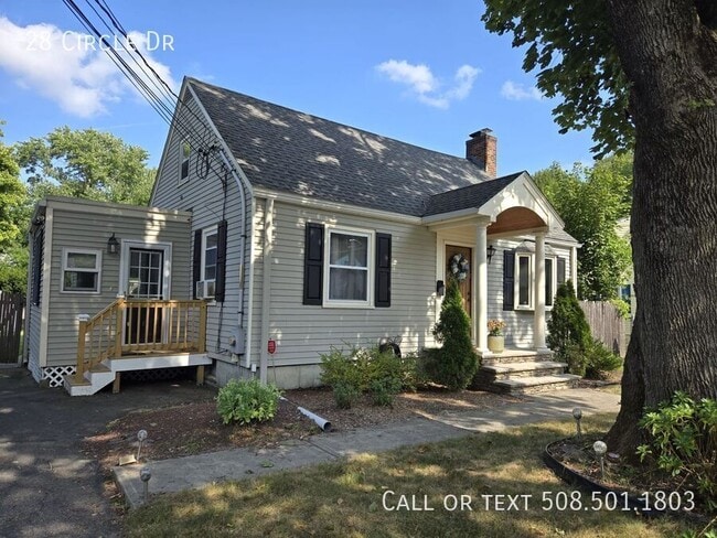 28 Circle Dr