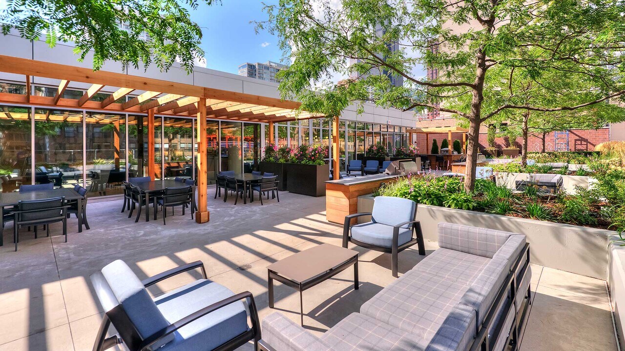 755 S Clark St, Unit 1208 in Chicago, IL - Building Photo