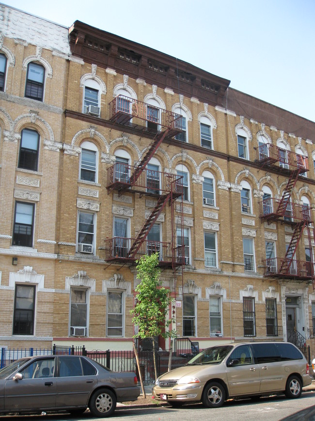 226 Pulaski Street in Brooklyn, NY - Building Photo - Building Photo