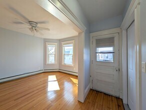 9 New Hampshire Ave in Somerville, MA - Building Photo - Building Photo