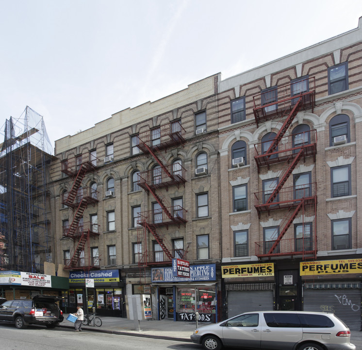 126 Graham Ave in Brooklyn, NY - Building Photo