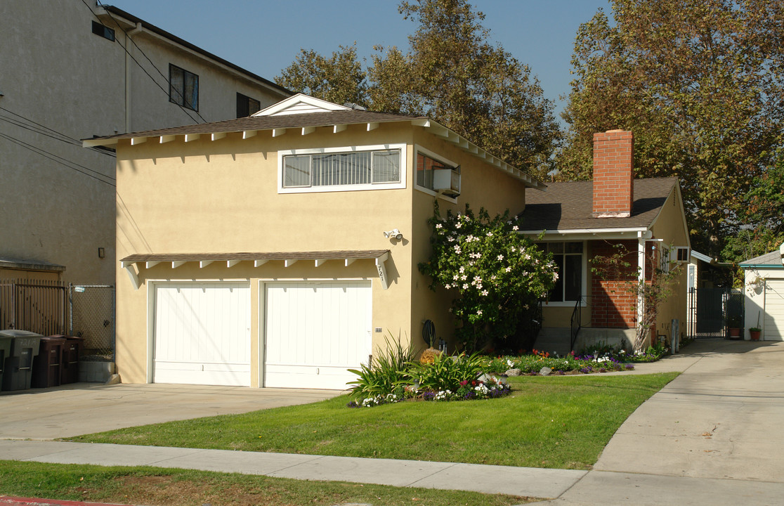 721 Raleigh St in Glendale, CA - Foto de edificio