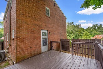 173 Greenview Dr in Verona, PA - Building Photo - Building Photo