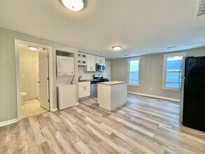 2424 W Iowa St in Chicago, IL - Building Photo - Building Photo