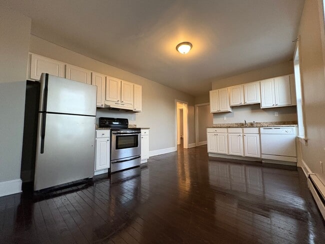 24 Oak St in New Britain, CT - Building Photo - Building Photo