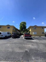 890 NW 39th St in Oakland Park, FL - Building Photo