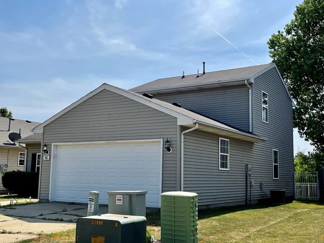 715 Erin Dr in Champaign, IL - Building Photo - Building Photo