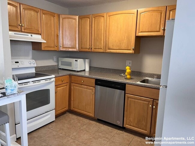 121 Trapelo Rd, Unit 21 in Belmont, MA - Foto de edificio - Building Photo