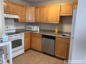 121 Trapelo Rd, Unit 21 in Belmont, MA - Building Photo - Building Photo