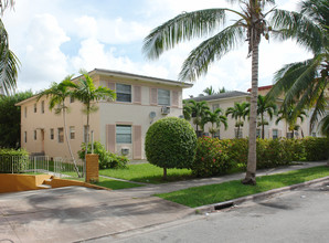 221 Sidonia Ave in Coral Gables, FL - Building Photo - Building Photo