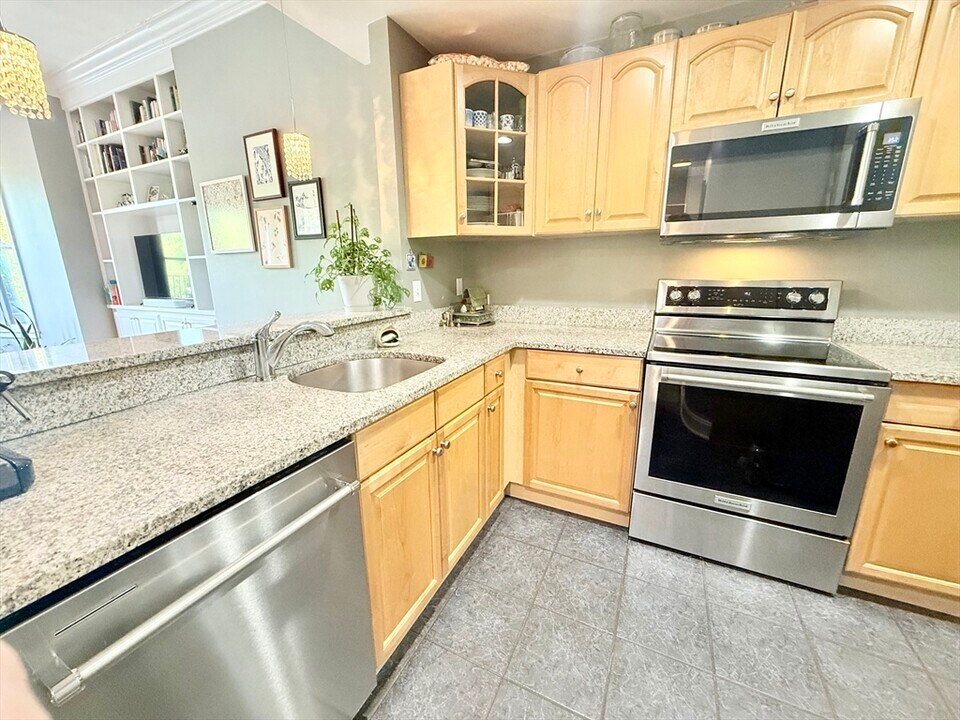 552 Massachusetts Ave in Boston, MA - Building Photo