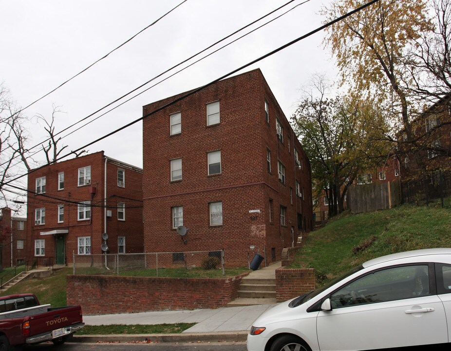 927 52nd St NE in Washington, DC - Foto de edificio