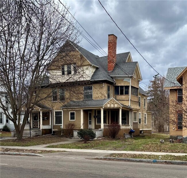 property at 718 W Water St