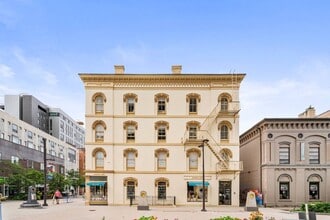 102 N Tioga St, Unit 3rd Floor in Ithaca, NY - Building Photo - Building Photo