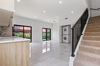 135 SW 114th Ave in Miami, FL - Building Photo - Building Photo