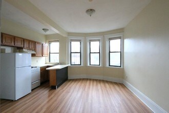 77 Hancock St in Cambridge, MA - Foto de edificio - Building Photo