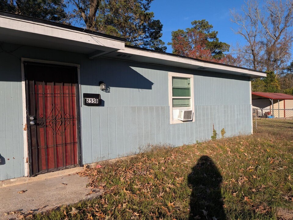 255 Pollard St in Beaumont, TX - Building Photo