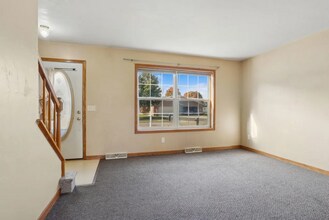 728 S Main St in Brillion, WI - Foto de edificio - Building Photo