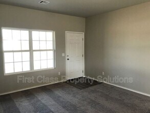 1716 West Antler Way in Mustang, OK - Building Photo - Building Photo